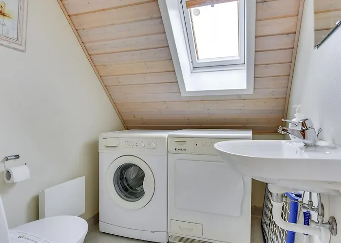 Tamia - 100m To The Fjord By Interhome